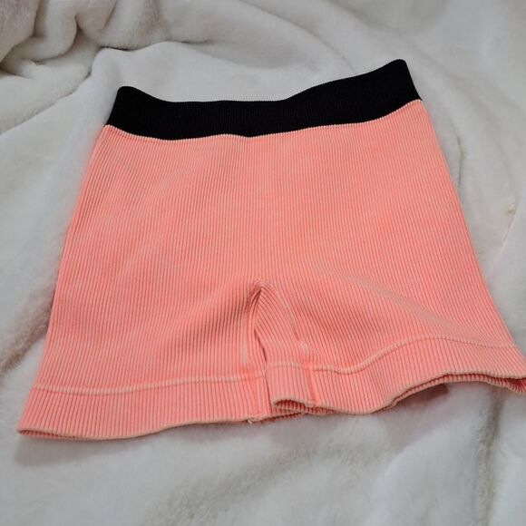 Zenana Ribbed Shorts - Picture 2 of 3